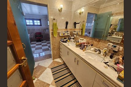 Casa à venda com 530m², 4 quartos e 3 vagas