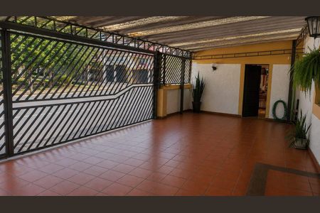 Casa à venda com 122m², 4 quartos e 4 vagas