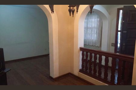 Casa à venda com 122m², 4 quartos e 4 vagas