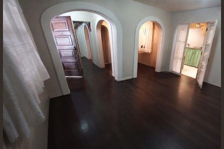 Casa à venda com 122m², 4 quartos e 4 vagas