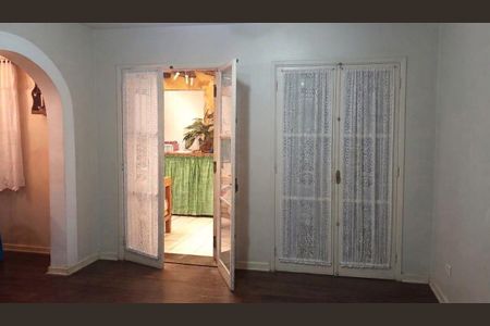 Casa à venda com 122m², 4 quartos e 4 vagas