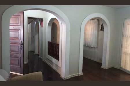 Casa à venda com 122m², 4 quartos e 4 vagas