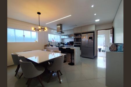Casa à venda com 3 quartos, 212m² em Vila Milton, Guarulhos