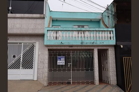 Casa à venda com 125m², 4 quartos e 2 vagasFachada e portão