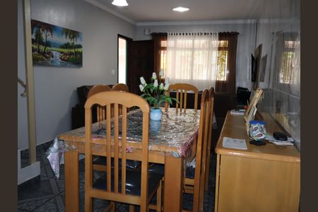 Sala de casa à venda com 4 quartos, 125m² em Parque dos Bancarios, São Paulo