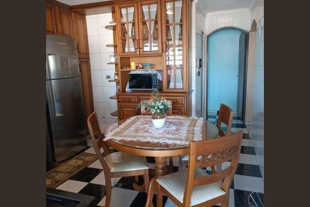 Casa à venda com 4 quartos, 338m² em Jardim Vivan, São Paulo