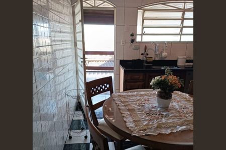 Casa à venda com 4 quartos, 338m² em Jardim Vivan, São Paulo