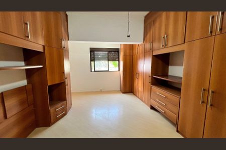 Casa à venda com 157m², 3 quartos e 3 vagas