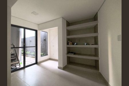 Casa à venda com 3 quartos, 180m² em Vila Ema, São Paulo