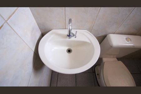 Casa para alugar com 70m², 2 quartos e sem vaga Casa para alugar com 70m², 2 quartos e sem vagaBanheiro social