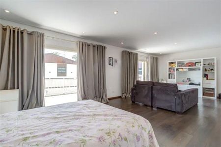 Casa à venda com 4 quartos, 329m² em Granja Julieta, São Paulo