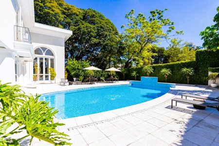 Casa à venda com 4 quartos, 1050m² em Jardim Petropolis, São Paulo