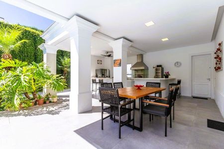 Casa à venda com 4 quartos, 1050m² em Jardim Petropolis, São Paulo