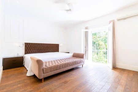 Casa à venda com 4 quartos, 1050m² em Jardim Petropolis, São Paulo