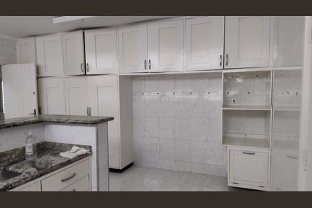 Casa à venda com 230m², 3 quartos e 4 vagas