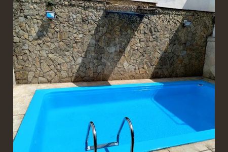 Casa à venda com 230m², 3 quartos e 4 vagas
