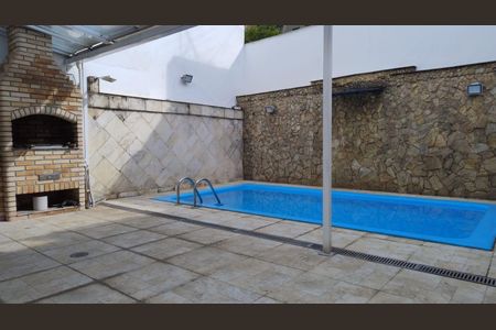 Casa à venda com 230m², 3 quartos e 4 vagas