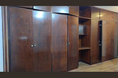 Casa à venda com 230m², 3 quartos e 4 vagas