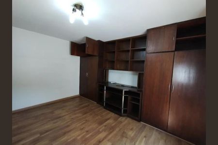 Casa à venda com 230m², 3 quartos e 4 vagas