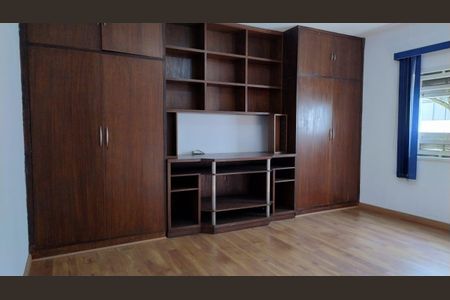 Casa à venda com 230m², 3 quartos e 4 vagas