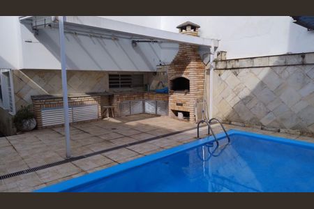 Casa à venda com 230m², 3 quartos e 4 vagas