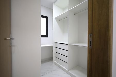 Apartamento para alugar com 108m², 2 quartos e 1 vaga Apartamento para alugar com 108m², 2 quartos e 1 vagaCloset