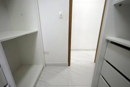 Apartamento para alugar com 108m², 2 quartos e 1 vaga Apartamento para alugar com 108m², 2 quartos e 1 vagaCloset