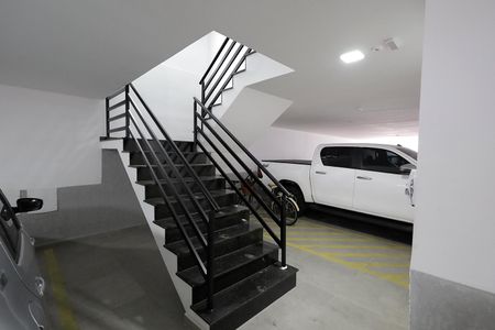 Apartamento para alugar com 108m², 2 quartos e 1 vaga Apartamento para alugar com 108m², 2 quartos e 1 vagaEscada