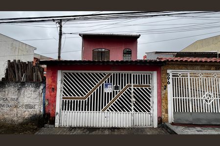 Casa para alugar com 160m², 3 quartos e 1 vaga Casa para alugar com 160m², 3 quartos e 1 vagaFachada