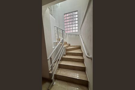 Casa para alugar com 160m², 3 quartos e 1 vaga Casa para alugar com 160m², 3 quartos e 1 vagaEscada