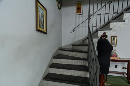 Casa para alugar com 175m², 3 quartos e 2 vagas Casa para alugar com 175m², 3 quartos e 2 vagasEscada