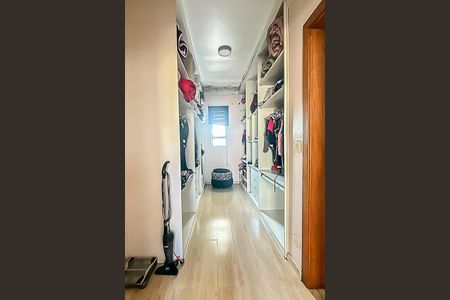 Casa de condomínio à venda com 727m², 4 quartos e 4 vagas Casa de condomínio à venda com 727m², 4 quartos e 4 vagasQuarto 4 - Suíte