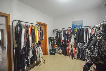 Casa de condomínio à venda com 727m², 4 quartos e 4 vagas Casa de condomínio à venda com 727m², 4 quartos e 4 vagasQuarto Suíte