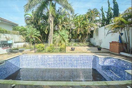 Casa de condomínio à venda com 727m², 4 quartos e 4 vagas Casa de condomínio à venda com 727m², 4 quartos e 4 vagasPiscina