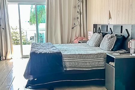 Casa de condomínio à venda com 727m², 4 quartos e 4 vagas Casa de condomínio à venda com 727m², 4 quartos e 4 vagasQuarto 4 - Suíte