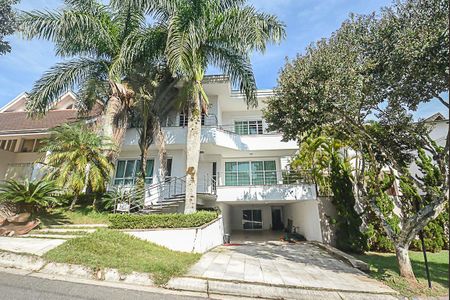 Casa de condomínio à venda com 727m², 4 quartos e 4 vagas Casa de condomínio à venda com 727m², 4 quartos e 4 vagasFachada