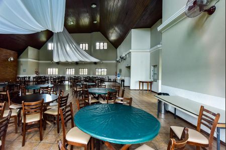 Casa de condomínio à venda com 727m², 4 quartos e 4 vagas Casa de condomínio à venda com 727m², 4 quartos e 4 vagasÁrea comum - Salão de festas