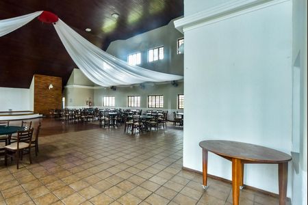 Casa de condomínio à venda com 727m², 4 quartos e 4 vagas Casa de condomínio à venda com 727m², 4 quartos e 4 vagasÁrea comum - Salão de festas