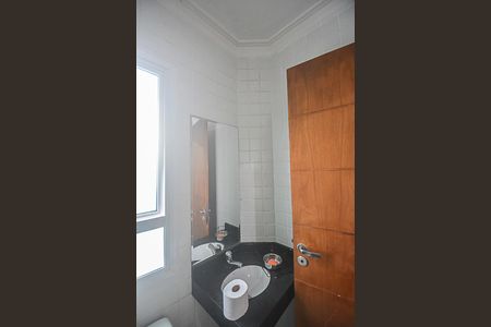 Casa de condomínio à venda com 727m², 4 quartos e 4 vagas Casa de condomínio à venda com 727m², 4 quartos e 4 vagasBanheiro de serviço