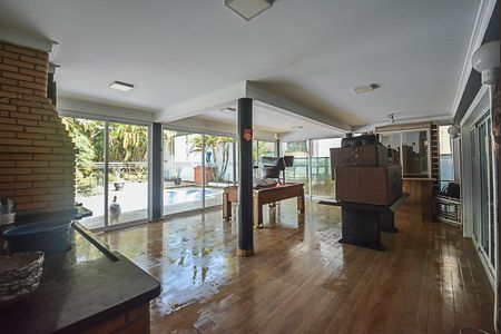 Casa de condomínio à venda com 727m², 4 quartos e 4 vagas Casa de condomínio à venda com 727m², 4 quartos e 4 vagasChurrasqueira