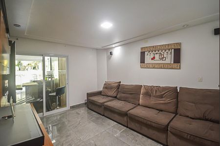 Casa de condomínio à venda com 727m², 4 quartos e 4 vagas Casa de condomínio à venda com 727m², 4 quartos e 4 vagasSala de TV
