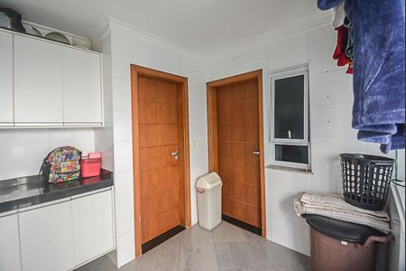 Casa de condomínio à venda com 727m², 4 quartos e 4 vagas Casa de condomínio à venda com 727m², 4 quartos e 4 vagasÁrea de Serviço