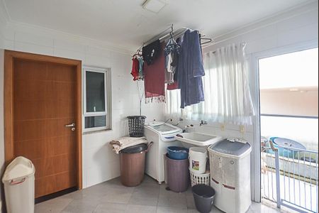 Casa de condomínio à venda com 727m², 4 quartos e 4 vagas Casa de condomínio à venda com 727m², 4 quartos e 4 vagasÁrea de Serviço