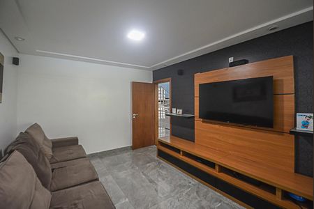 Casa de condomínio à venda com 727m², 4 quartos e 4 vagas Casa de condomínio à venda com 727m², 4 quartos e 4 vagasSala de TV