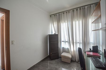 Casa de condomínio à venda com 727m², 4 quartos e 4 vagas Casa de condomínio à venda com 727m², 4 quartos e 4 vagasEscritório