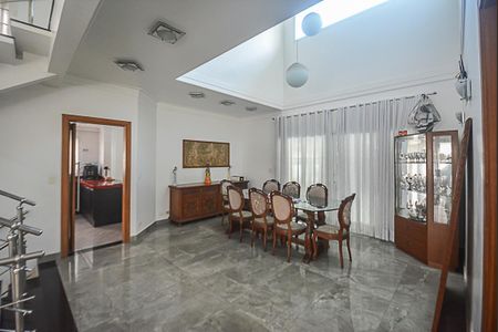 Casa de condomínio à venda com 727m², 4 quartos e 4 vagas Casa de condomínio à venda com 727m², 4 quartos e 4 vagasSala 3