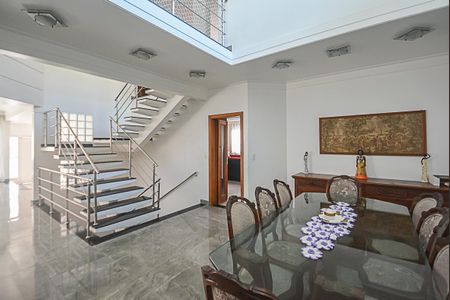 Casa de condomínio à venda com 727m², 4 quartos e 4 vagas Casa de condomínio à venda com 727m², 4 quartos e 4 vagasSala 3