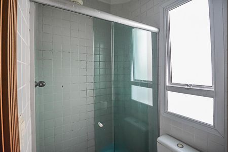 Casa de condomínio à venda com 727m², 4 quartos e 4 vagas Casa de condomínio à venda com 727m², 4 quartos e 4 vagasBanheiro de serviço