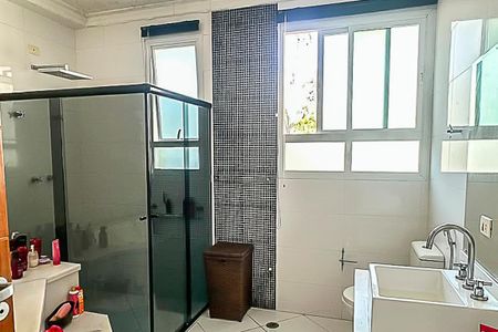 Casa de condomínio à venda com 727m², 4 quartos e 4 vagas Casa de condomínio à venda com 727m², 4 quartos e 4 vagasBanheiro da Suíte 4