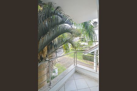 Casa de condomínio à venda com 727m², 4 quartos e 4 vagas Casa de condomínio à venda com 727m², 4 quartos e 4 vagasSacada do Quarto 2 - Suíte